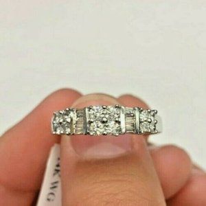 0.57 ctw 14k gold Diamond ring Box & COA